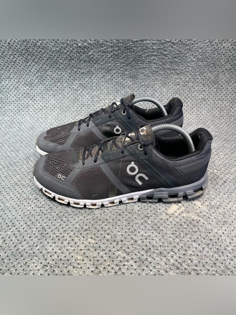 On Cloud Cloudflow Black Running Shoes Size 9.5 Men’s